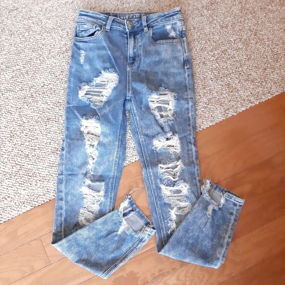 American Eagle Destroyed Mom Jeans size 000